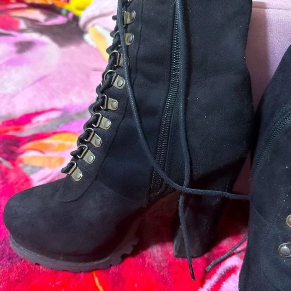 Booties✨ - Picture 1 of 2